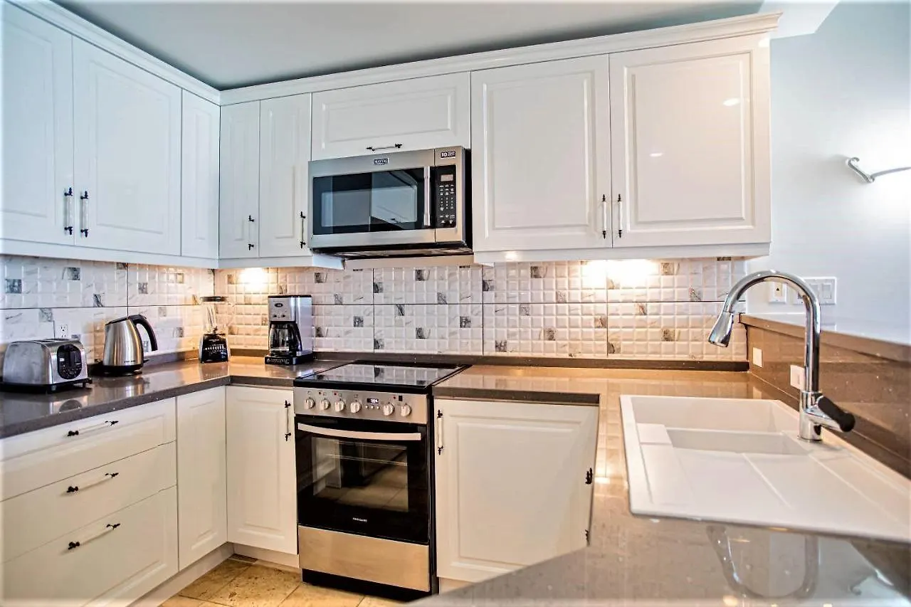 Apartahotel Villa Renaissance Unit 205 Grace Bay Beach