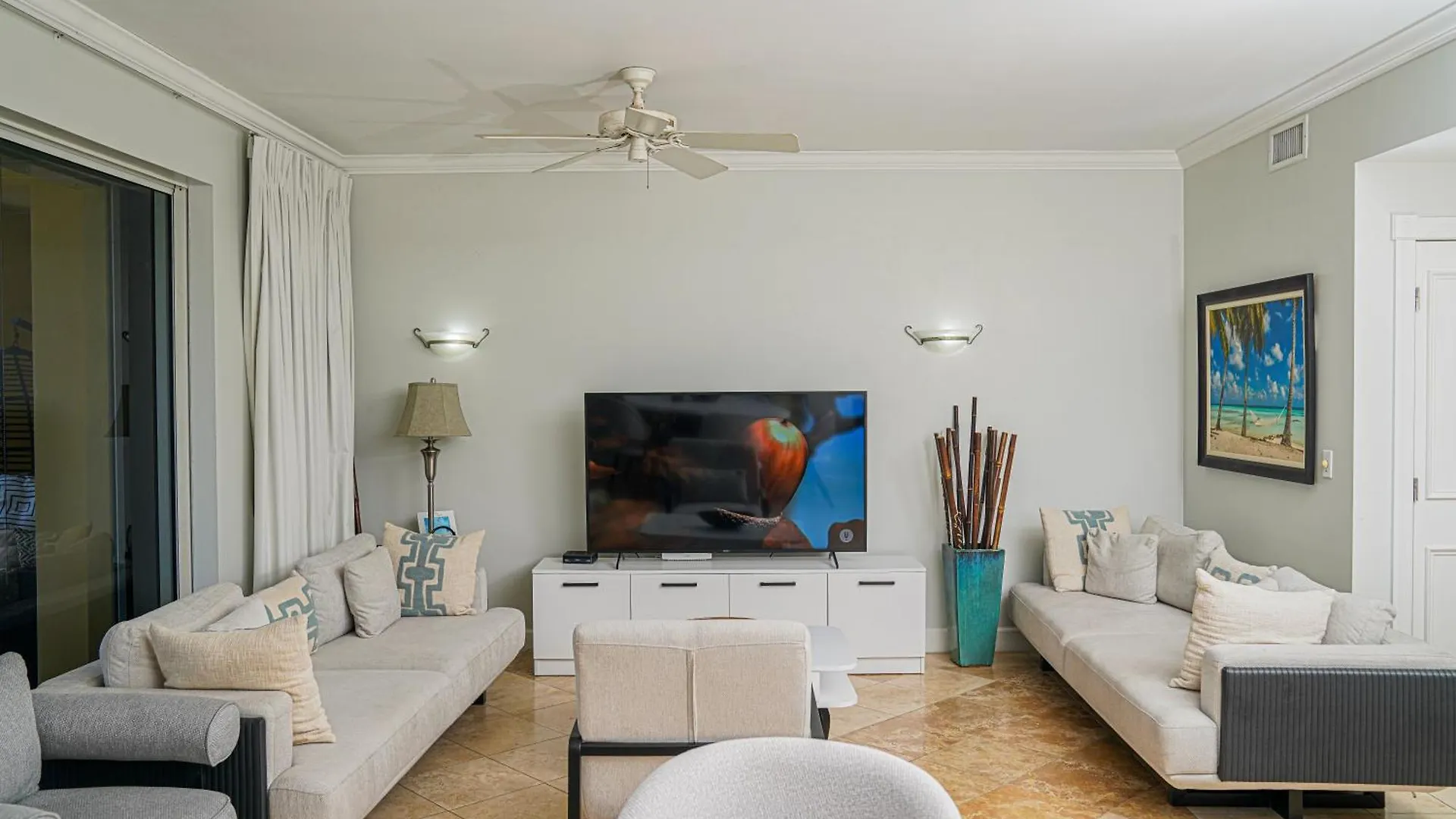 Villa Renaissance Unit 205 Grace Bay Beach Apartahotel